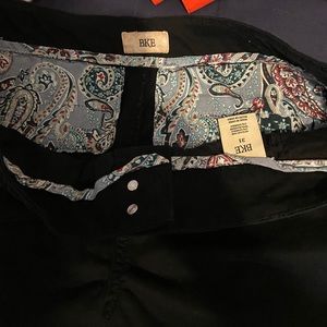 BKE Black Capris